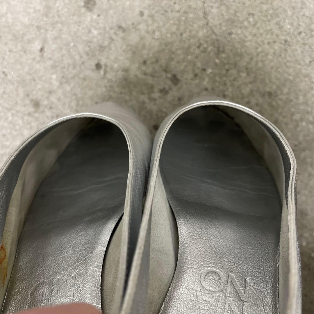 マルティニアーノ　シルバー レザー フラットシューズ