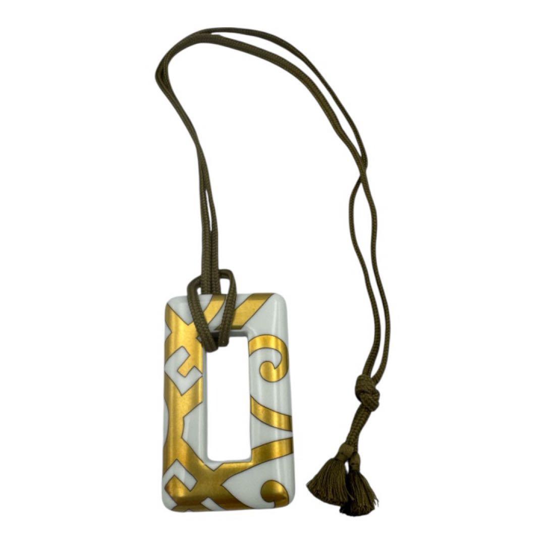 HERMES アクセサリー　陶器　ネックレス　ポーセリン　レディース　ホワイト