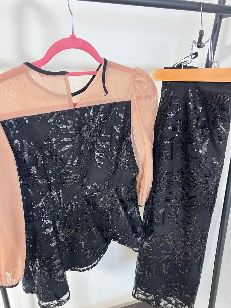 LEJA シアーパフスリーブペプラムスパンコール花柄Iラインドレス