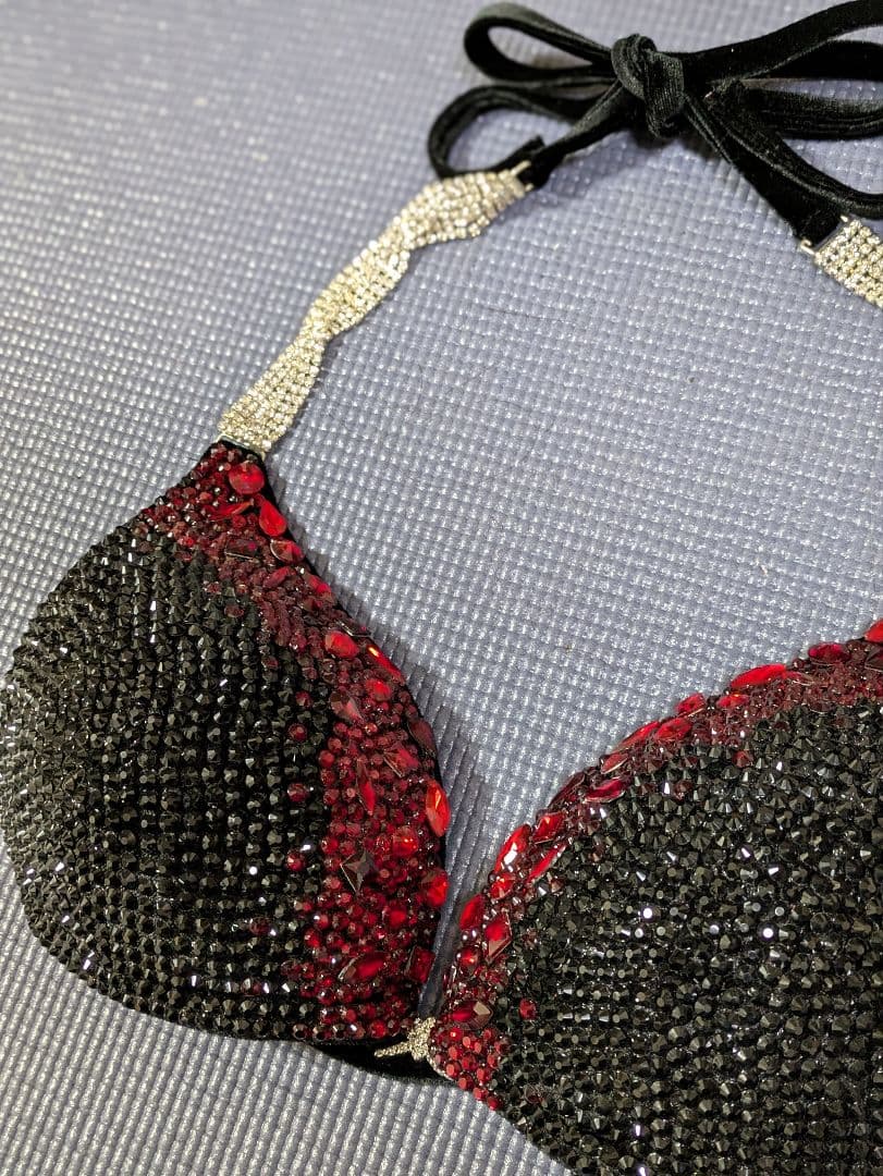 ボディフィットネス競技用コンテスト用ビキニ(黒・赤) APF JBBF等