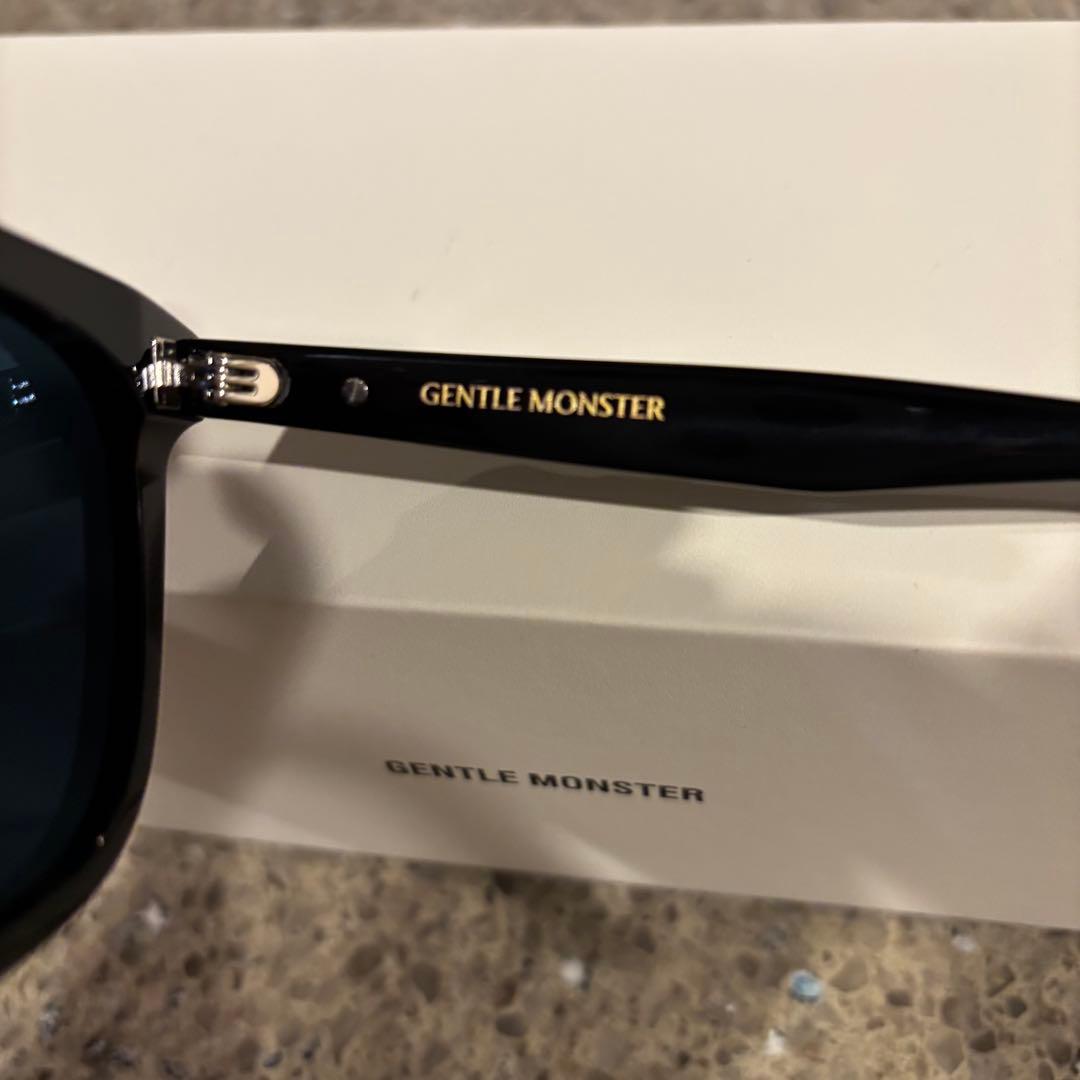 ジェントルモンスター　GENTLE MONSTER BY 黒
