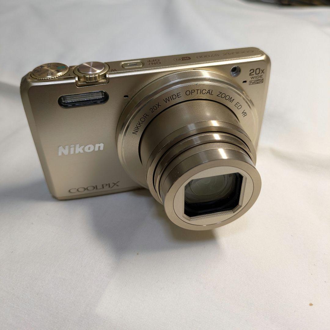 とうこ　本体のみ ニコン COOLPIX S7000　　角傷あり