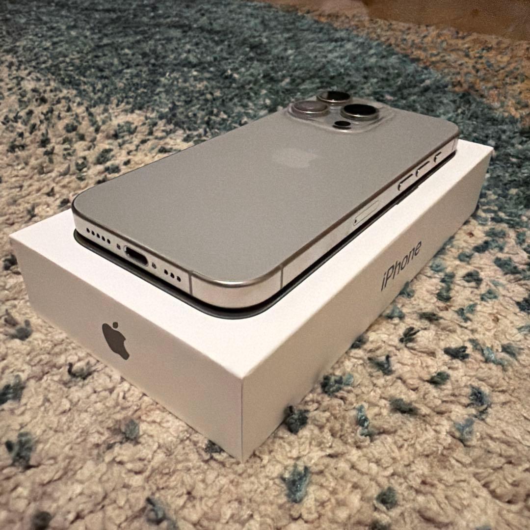 バッテリー90% iPhone 15 Pro 128GB ナチュラルチタニウム