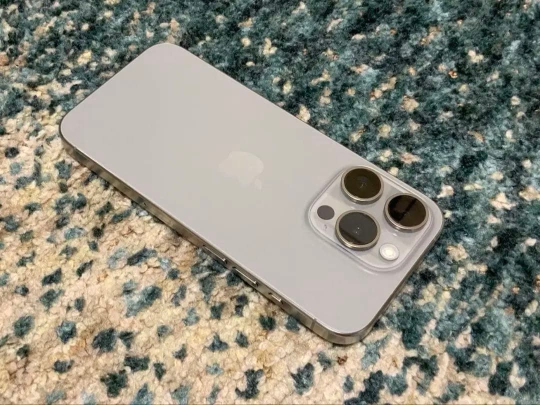 バッテリー90% iPhone 15 Pro 128GB ナチュラルチタニウム