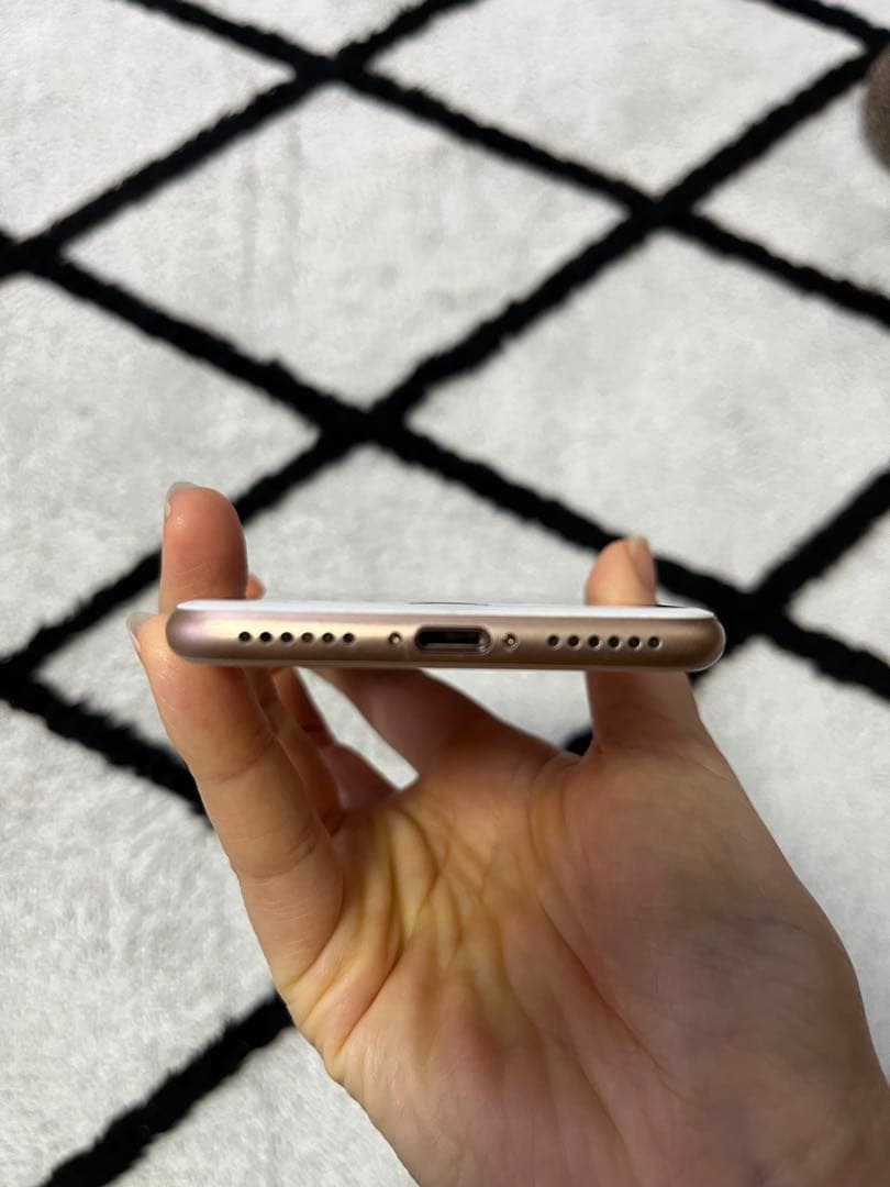 海外版 SIMフリー iPhone 8 64GB シャッター音無し