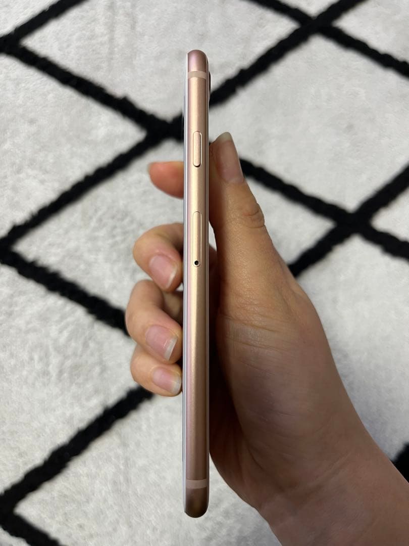 海外版 SIMフリー iPhone 8 64GB シャッター音無し