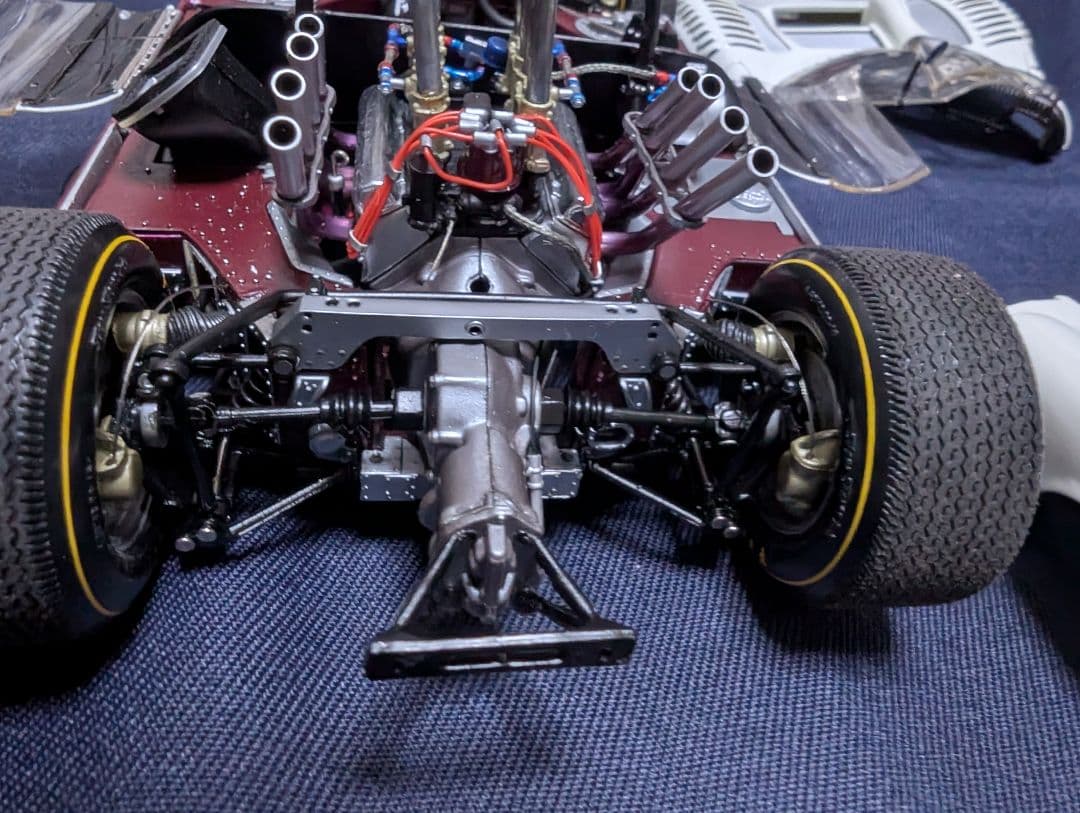 exotoエグゾト製1/18ミニカー ホワイト/バーガンデ