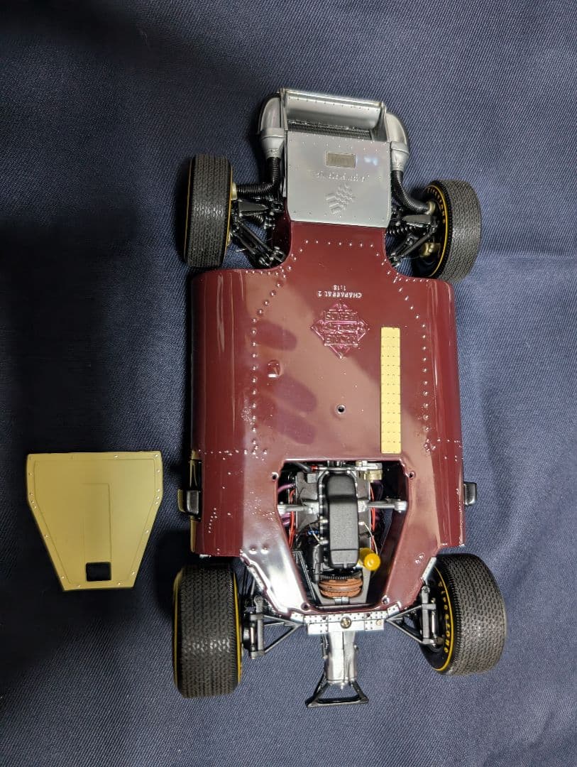 exotoエグゾト製1/18ミニカー ホワイト/バーガンデ