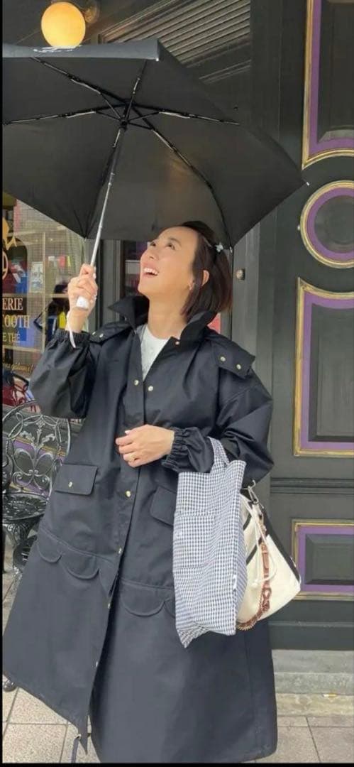 ロージーモンスター　フード付きスカラップレインコート