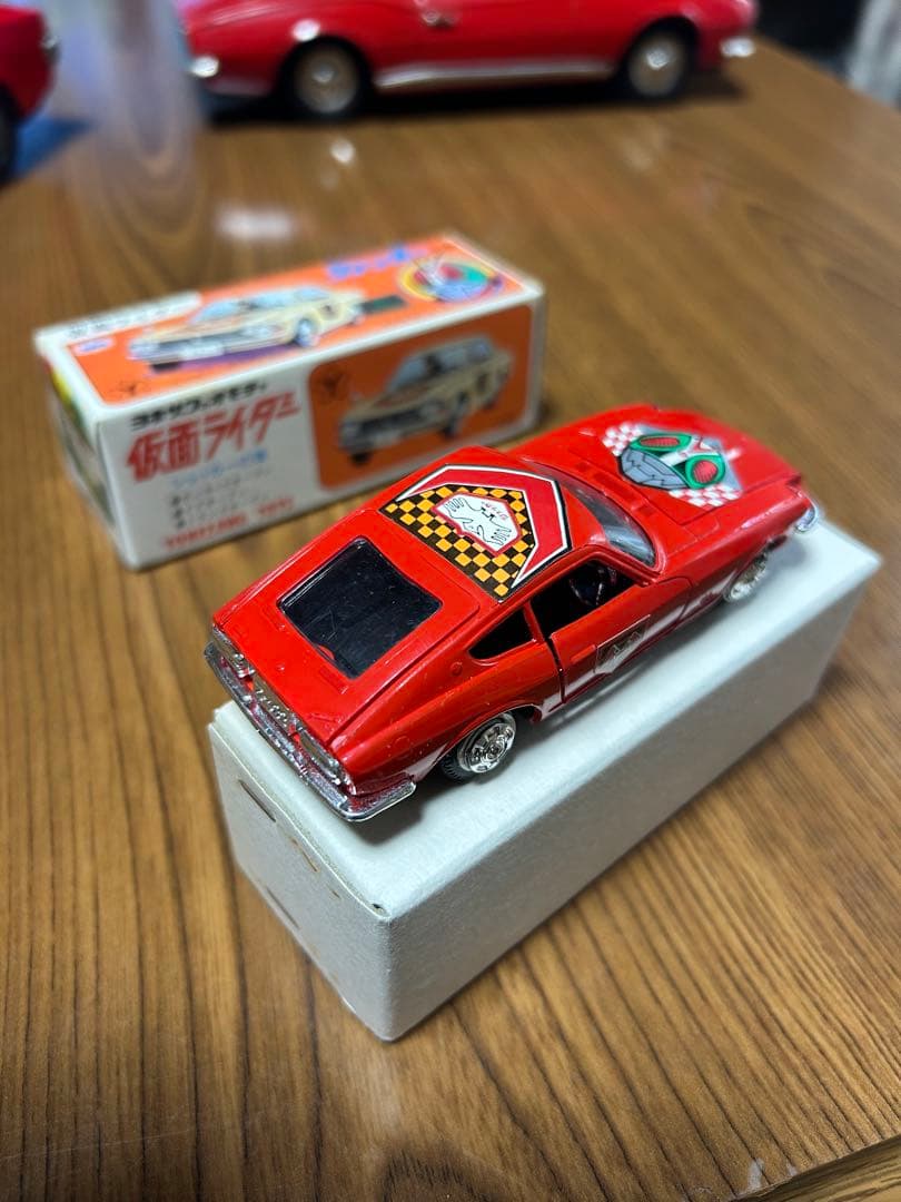 日本製ショッカーの車☆仮面ライダー ダットサン ミニカー