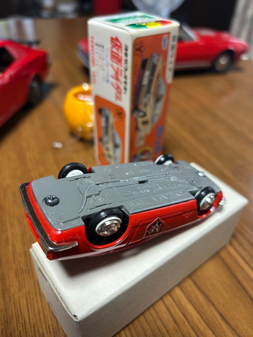 日本製ショッカーの車☆仮面ライダー ダットサン ミニカー