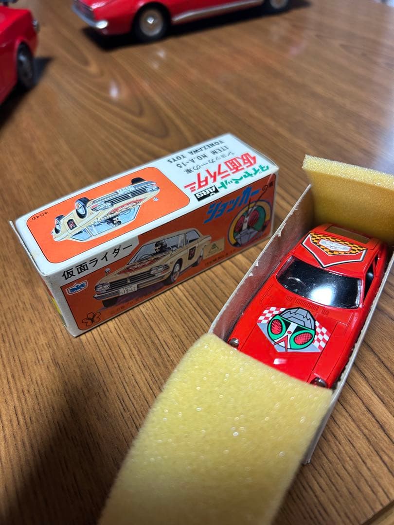 日本製ショッカーの車☆仮面ライダー ダットサン ミニカー