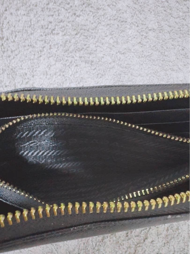 PRADA ブラック 長財布 ゴールドジッパー