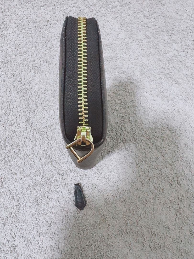 PRADA ブラック 長財布 ゴールドジッパー