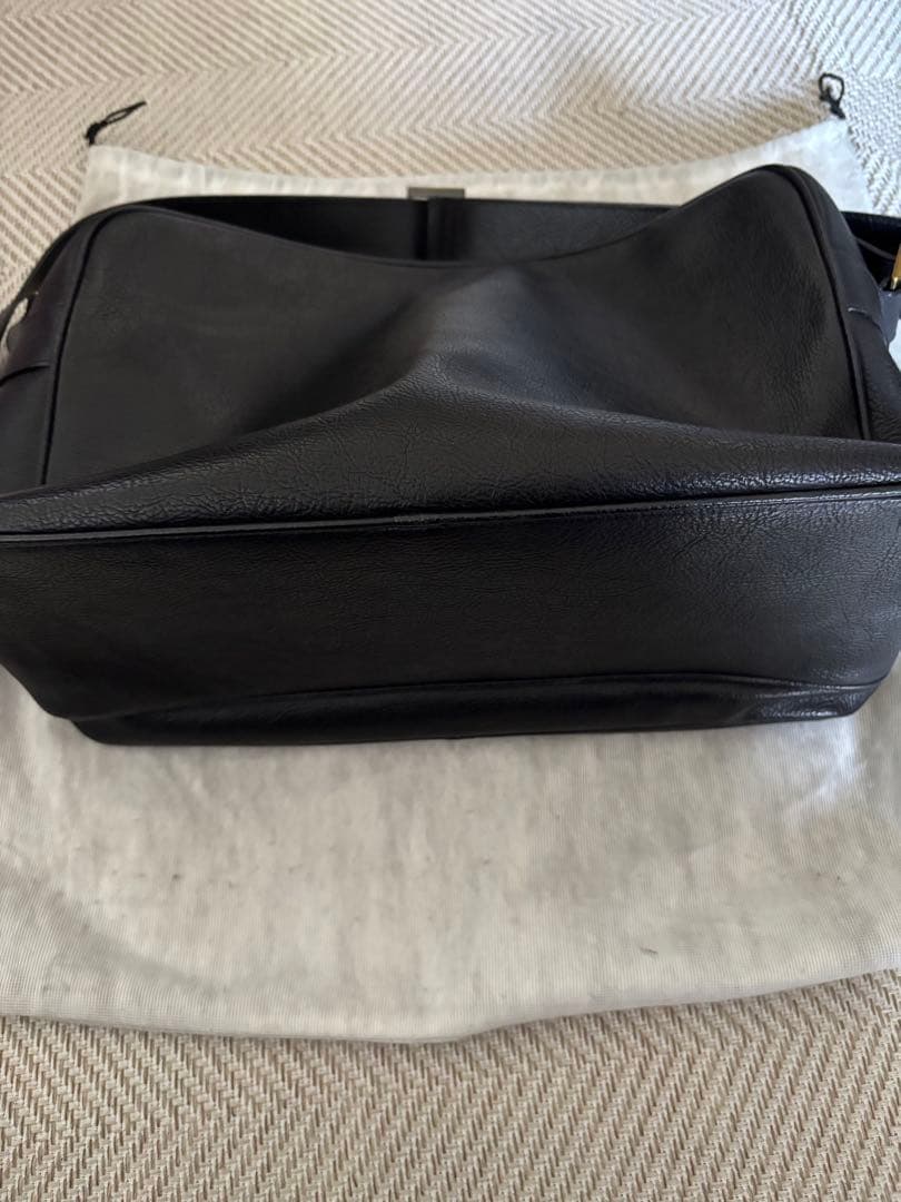 valentino garavani 黒 レザー ショルダーバッグ