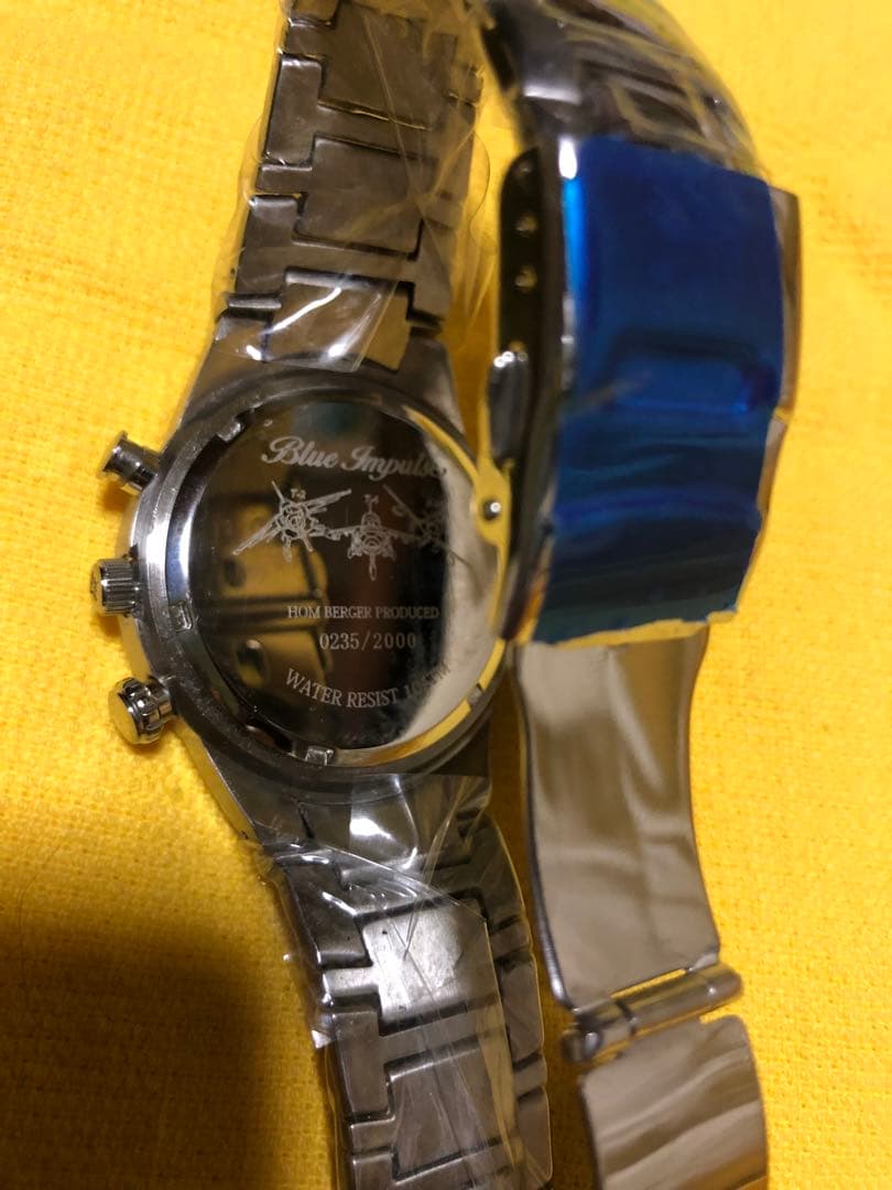 ブルーインパルス　クロノグラフ腕時計。