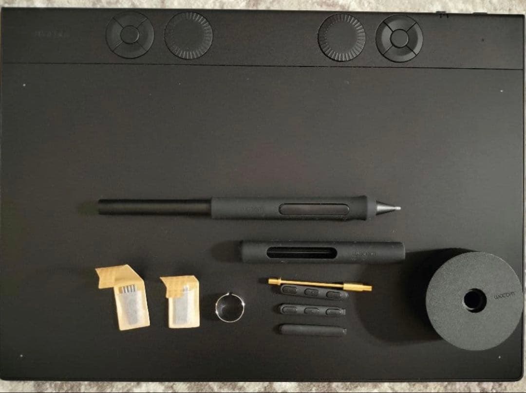 Wacom Intuos Pro 2025 medium ほぼ未使用