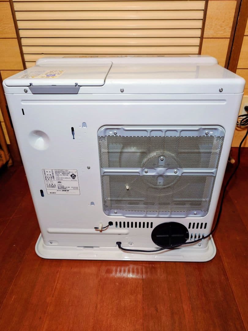 寒さ本番にコロナ製石油ファンヒーター。