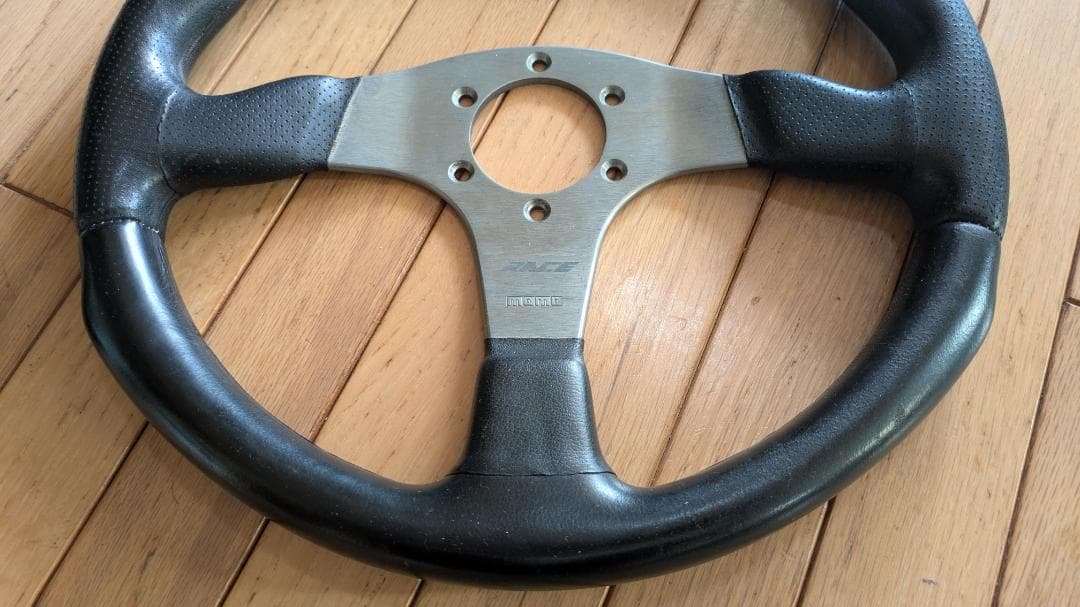 MOMO ステアリング RACE 35パイ