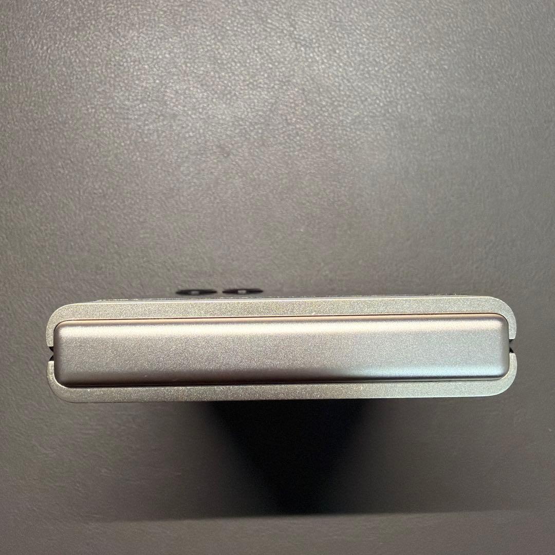 Motorola razr50 Android スマートフォン本体 ベージュ