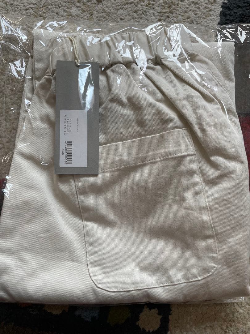 アイボリー カジュアルパンツ 前面ポケット付き