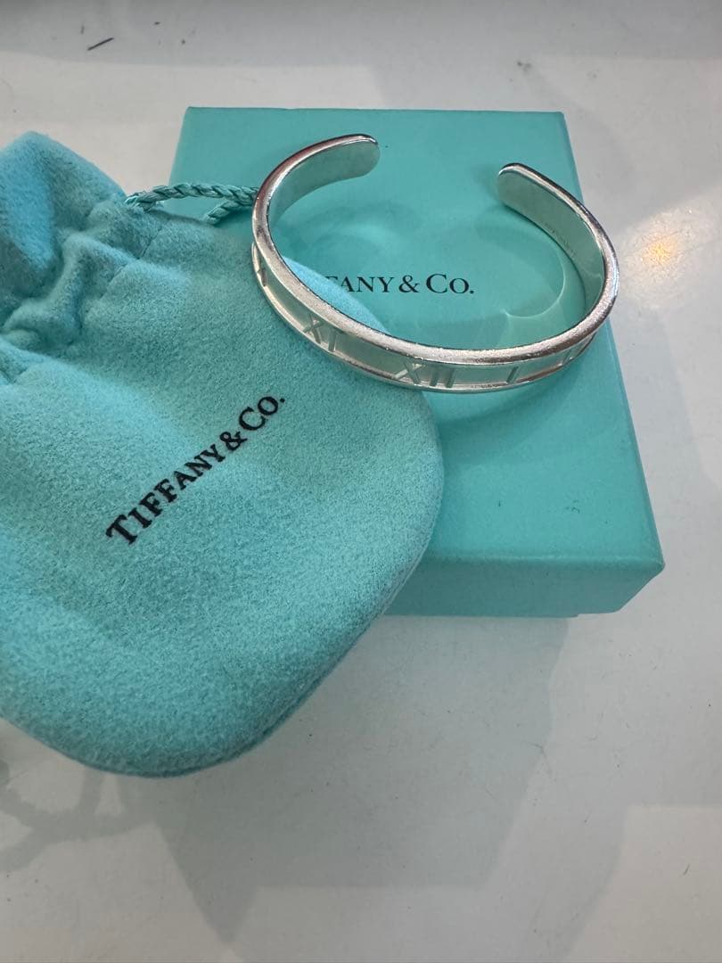 Tiffany & Co. シルバーバングル アトラス