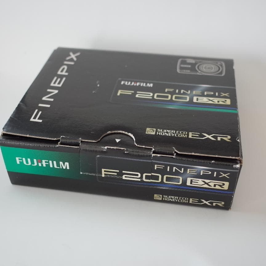 Fujifilm FinePix F200EXR コンパクトデジタルカメラ 美品