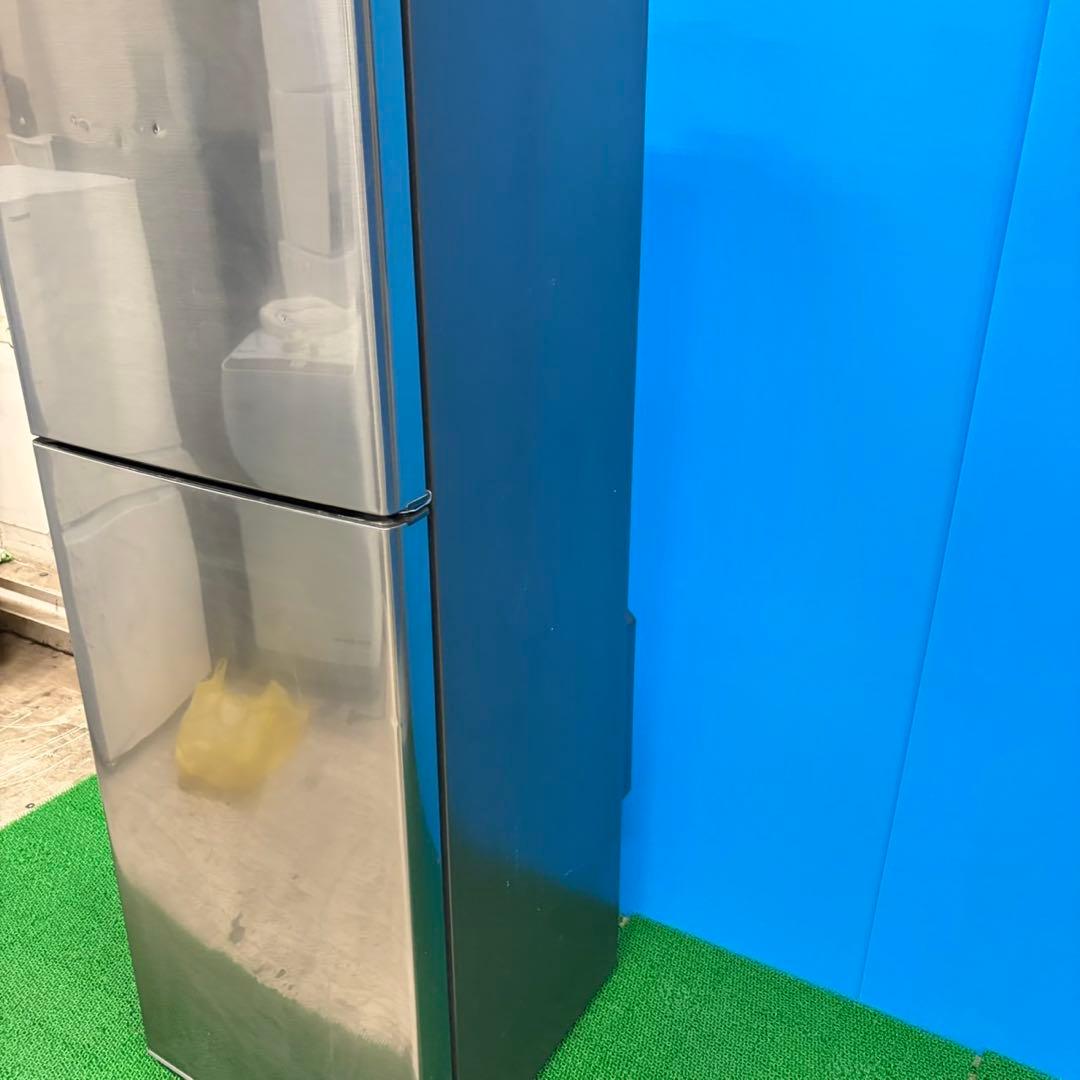 683 SHARP中型　冷蔵庫　小型　200L強　小型　一人暮らし　右開き2ドア