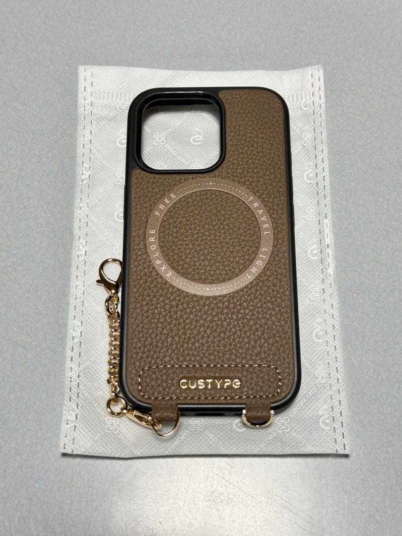 美品★CUSTYPE スマホケース モカ iPhone16pro