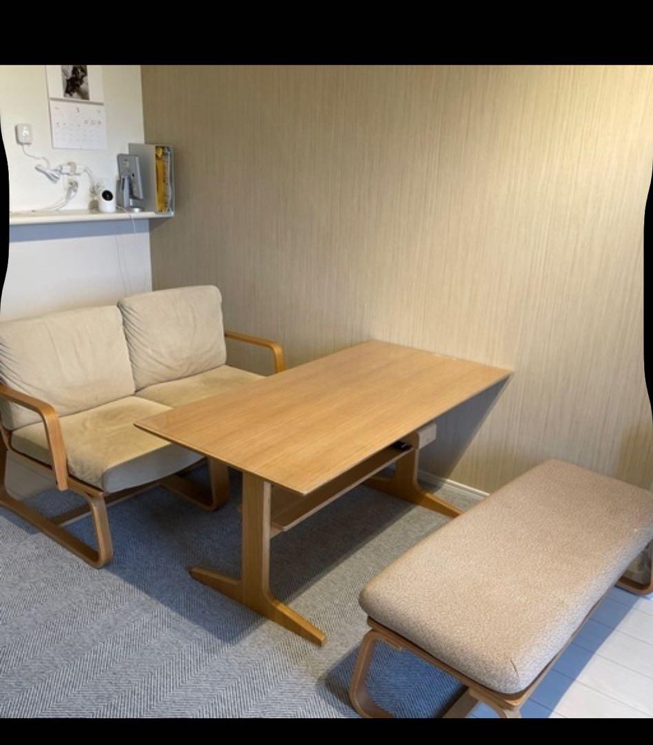 リビングでもダイニングでも使えるソファテーブルベンチ4点
