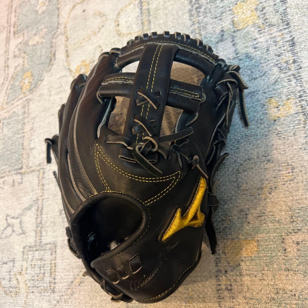 ミズノ 軟式グローブ 黒 ゴールド刺繍