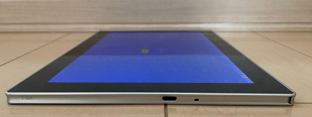 docomoタブレットarrows F-02K ホワイト