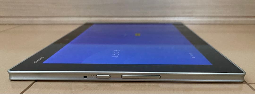 docomoタブレットarrows F-02K ホワイト