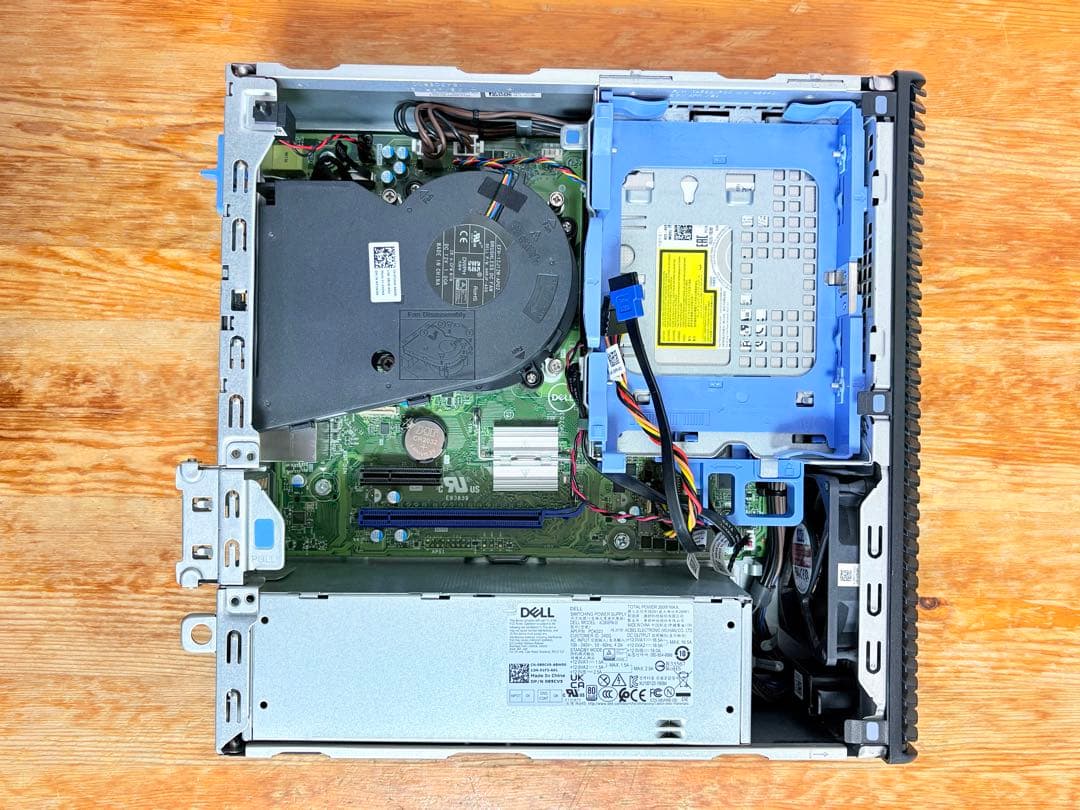 ベアーボン状態のDell Precision 3440/CPUなし・メモリなし