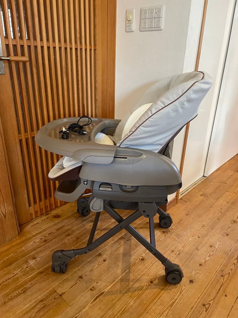 美品　コンビ ネムリラ AUTO SWING 電動　ハイローチェア