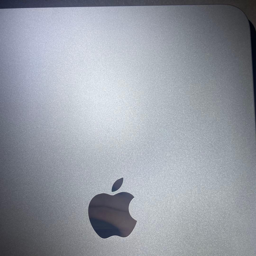 【極美品】Apple iPad (第10世代) シルバー 64GB