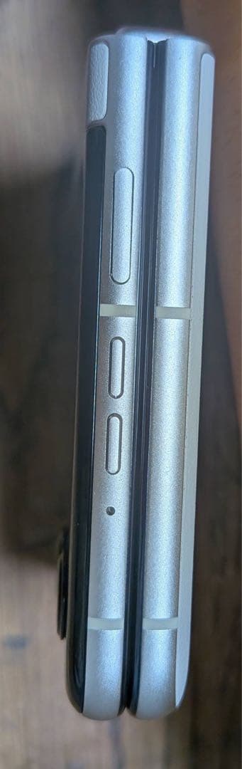 『ジャンク品』Motorola Razr ゴールド 本体