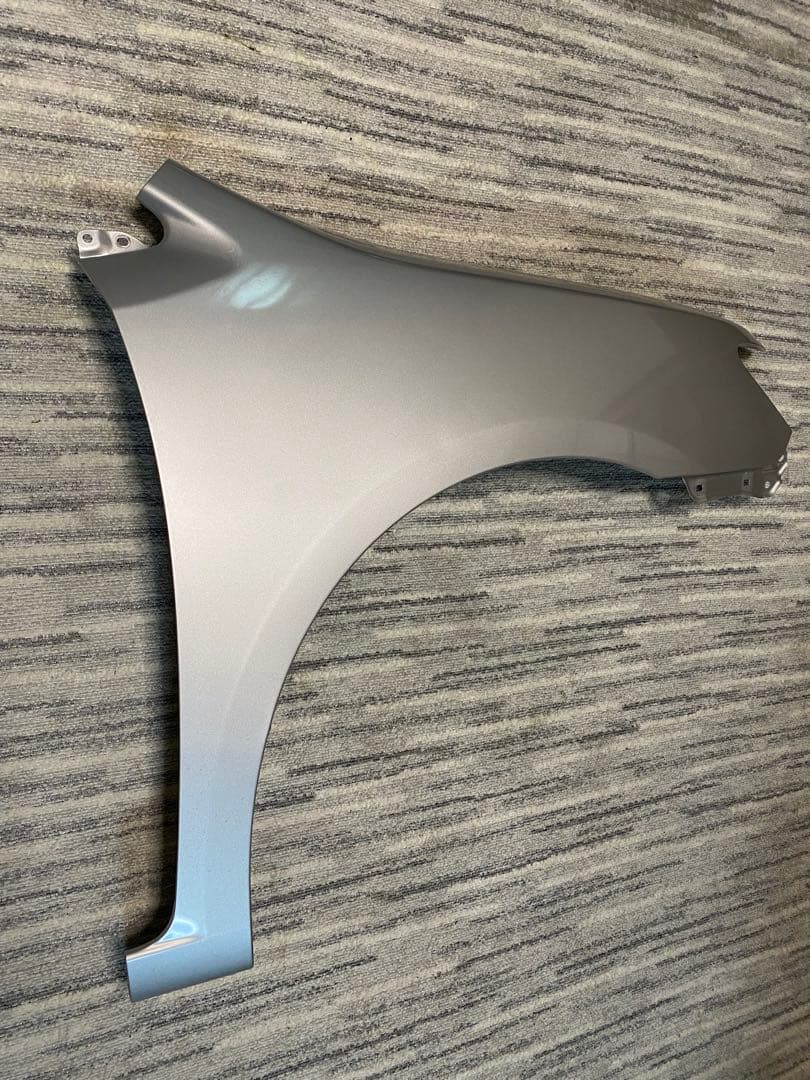 TOYOTA アリオン　DBA-ZRT261 右運転席　フェンダー　A20