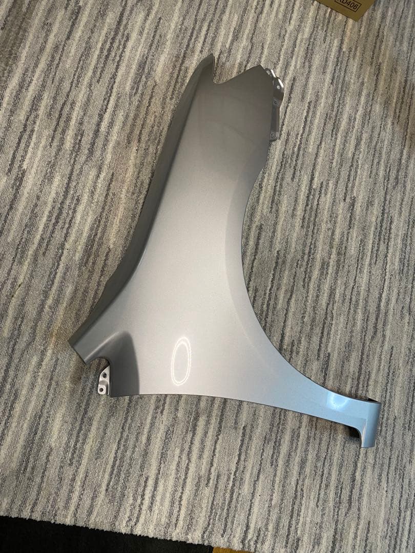 TOYOTA アリオン　DBA-ZRT261 右運転席　フェンダー　A20