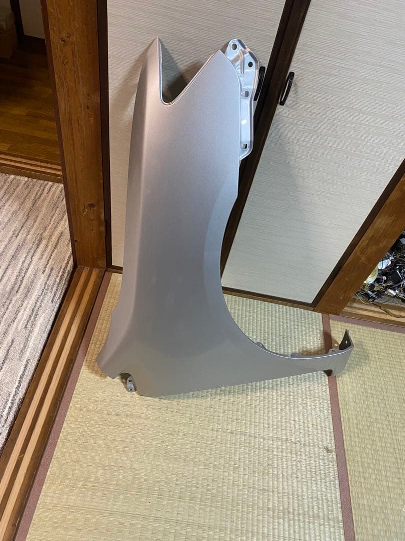 TOYOTA アリオン　DBA-ZRT261 右運転席　フェンダー　A20