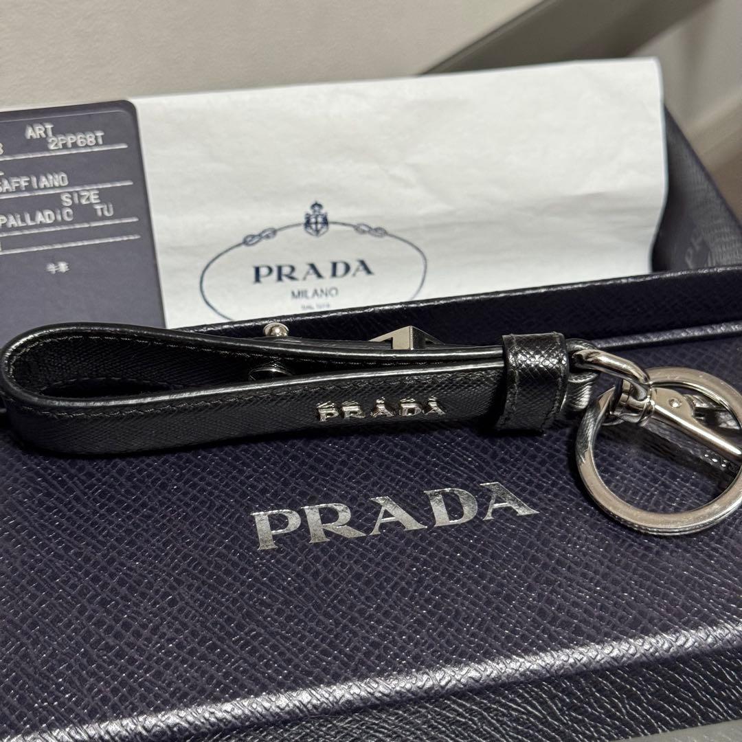 PRADA プラダ キーリング キーホルダー サフィアーノ レザー 三角ロゴ