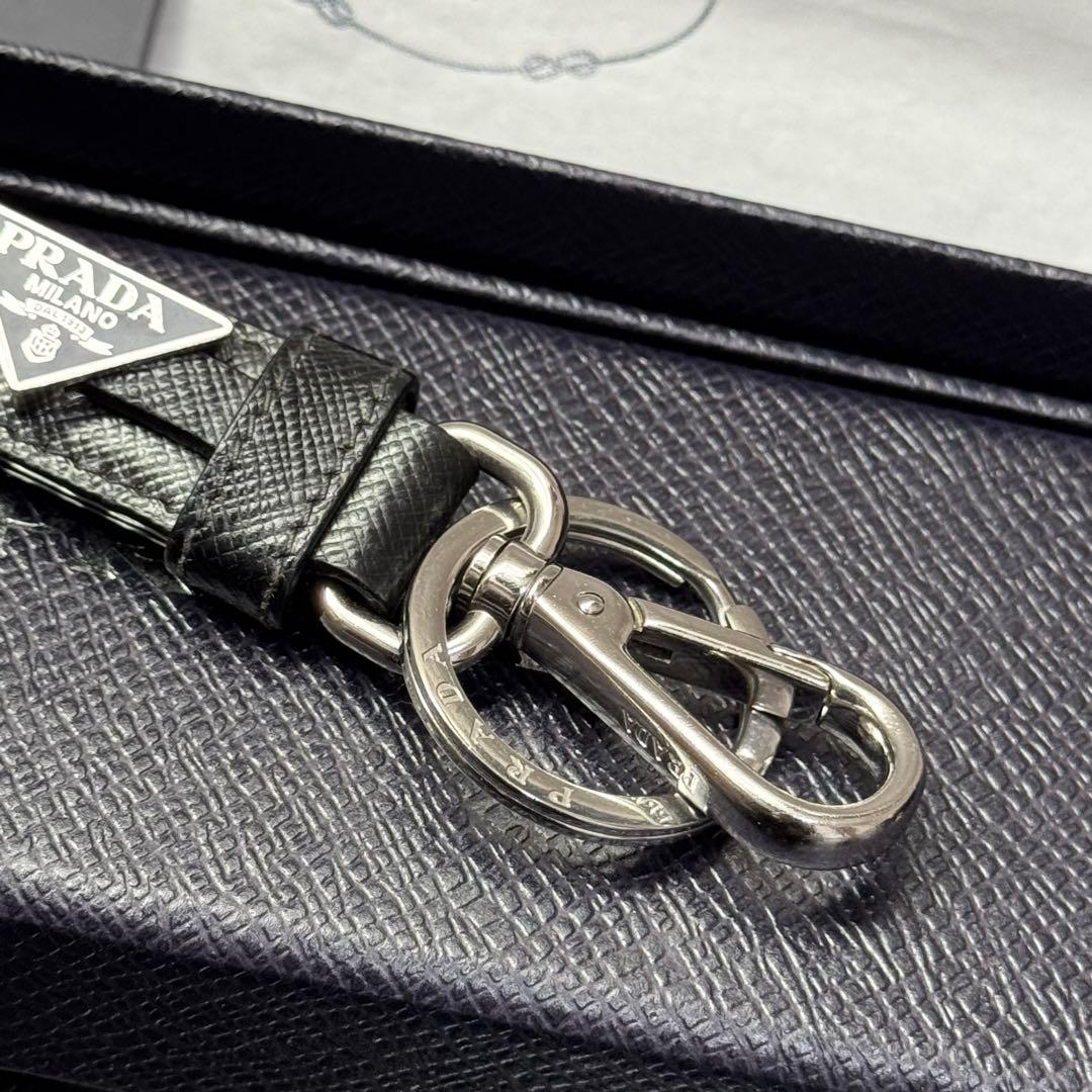 PRADA プラダ キーリング キーホルダー サフィアーノ レザー 三角ロゴ