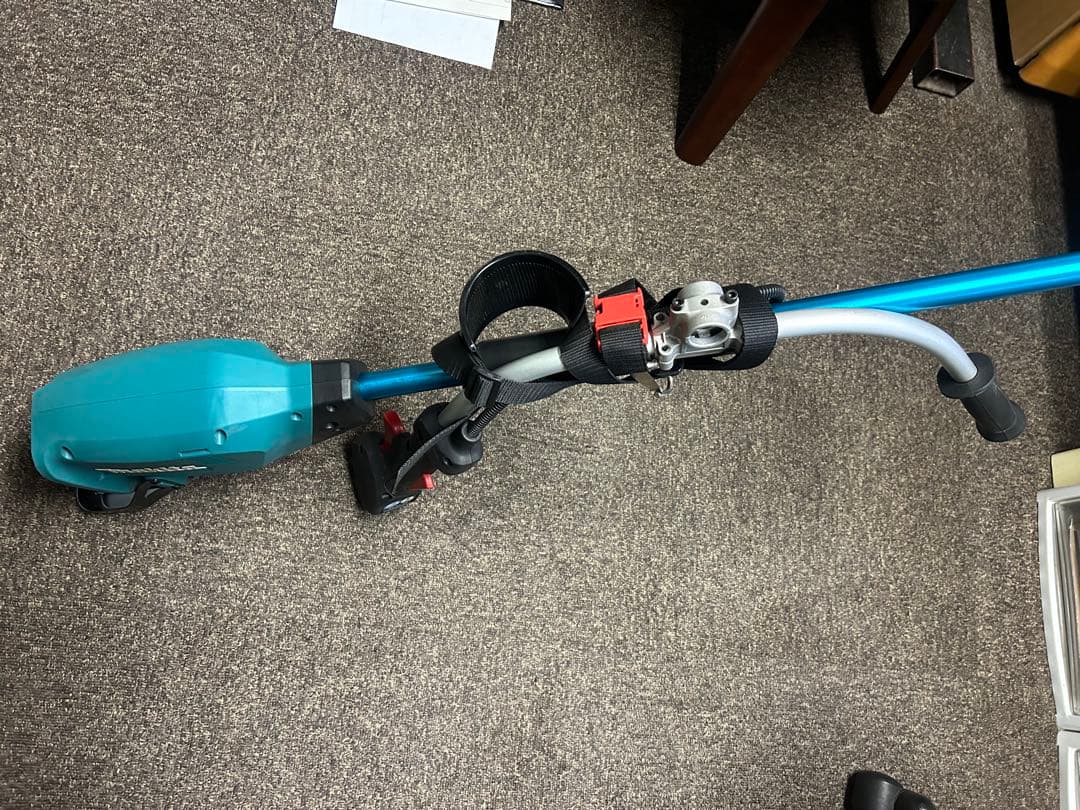 Makita 充電式草芝刈機