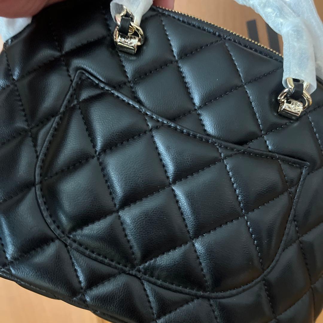 CHANEL ブラック キルティング ショルダーバッグ　ノベルティ