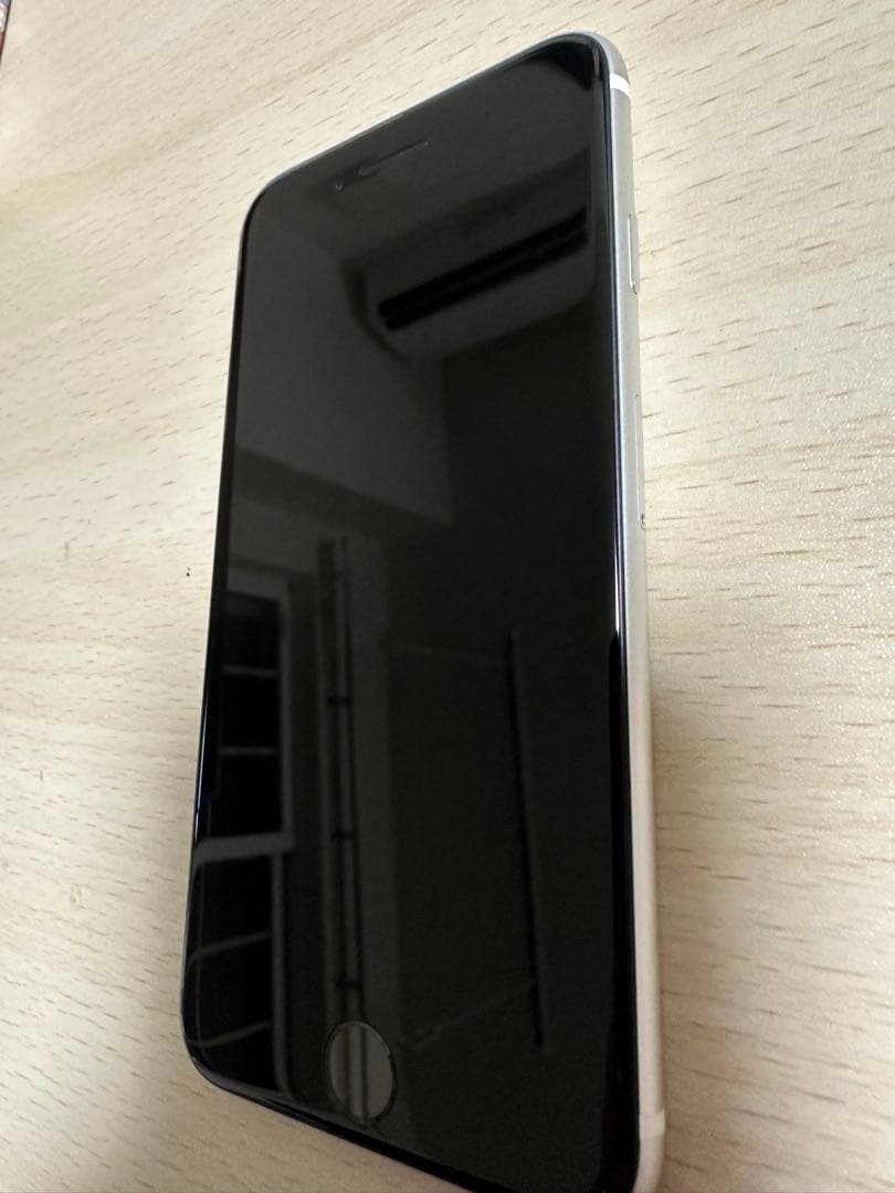 SIMロックありau端末　iPhone SE 第2世代 64GB SE2
