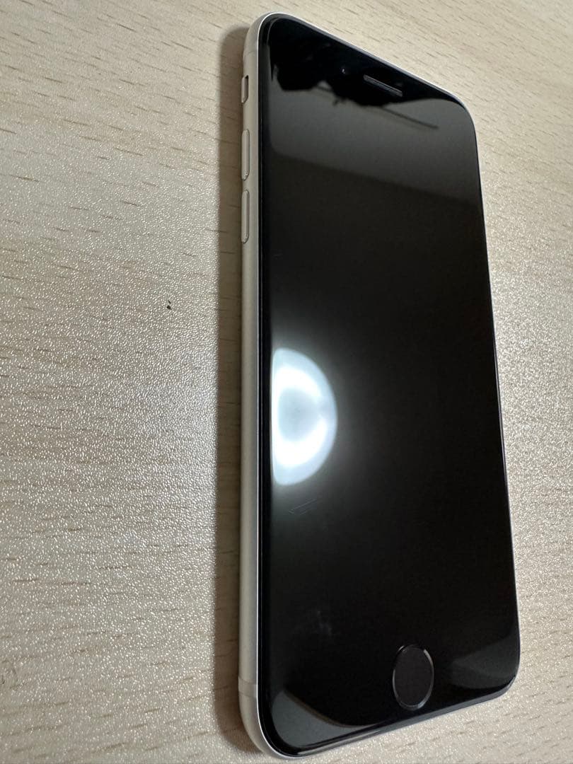 SIMロックありau端末　iPhone SE 第2世代 64GB SE2