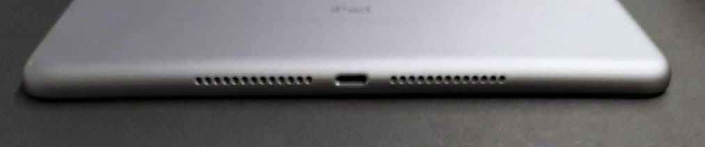 【美品】 iPad 第6世代（A1893）32GB　WiFiモデル