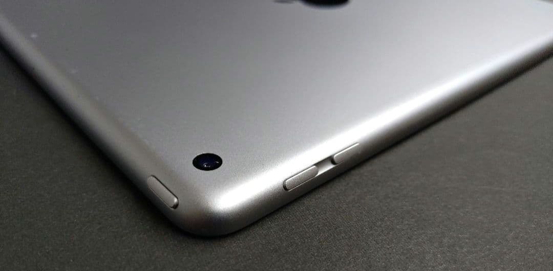 【美品】 iPad 第6世代（A1893）32GB　WiFiモデル