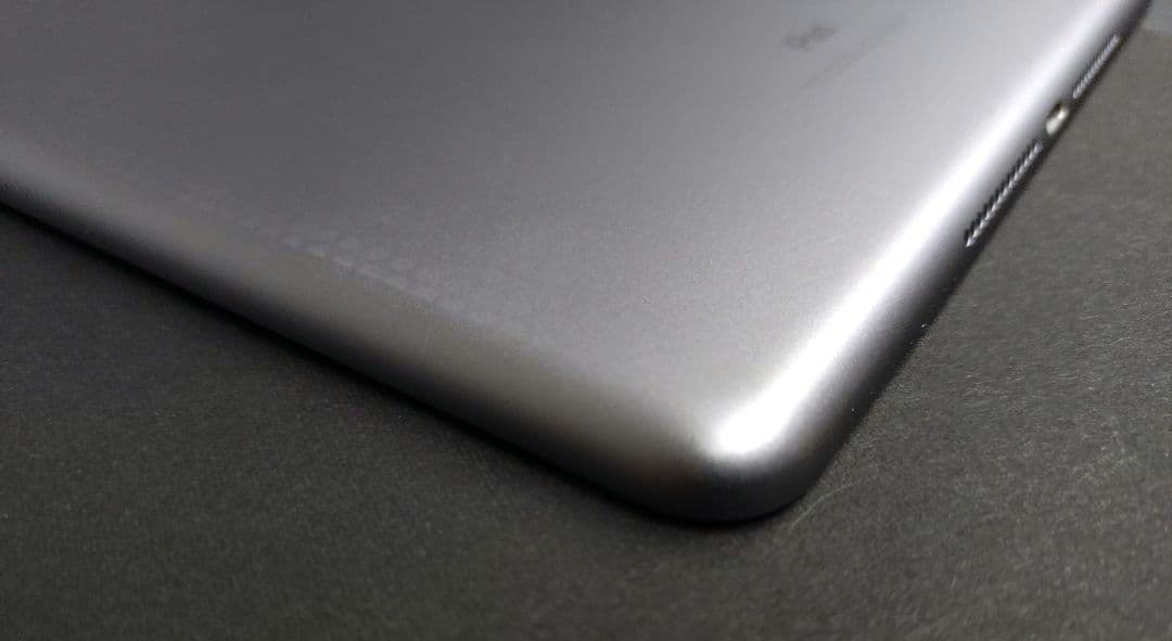 【美品】 iPad 第6世代（A1893）32GB　WiFiモデル