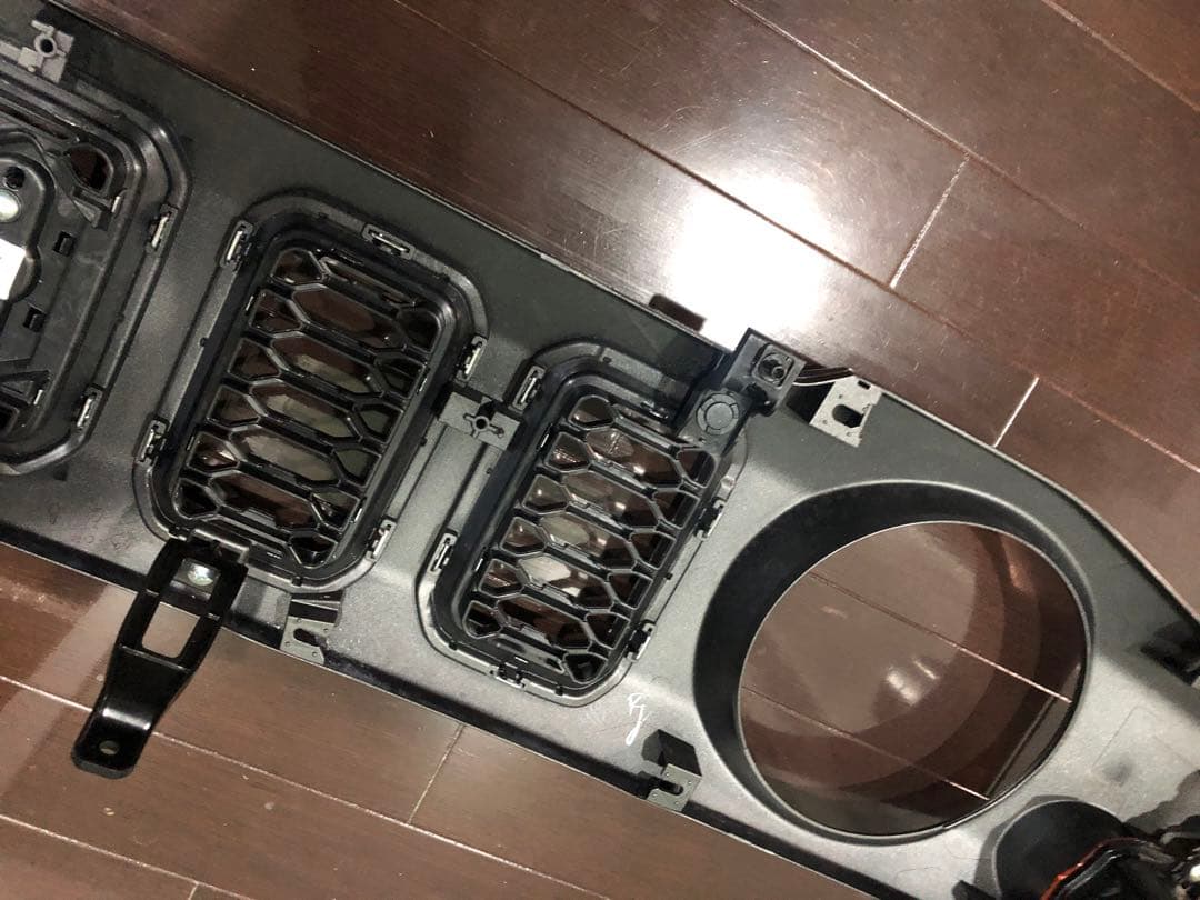 孫悟空様の専用　ジムニーノマド　純正フロントグリル　スズキ